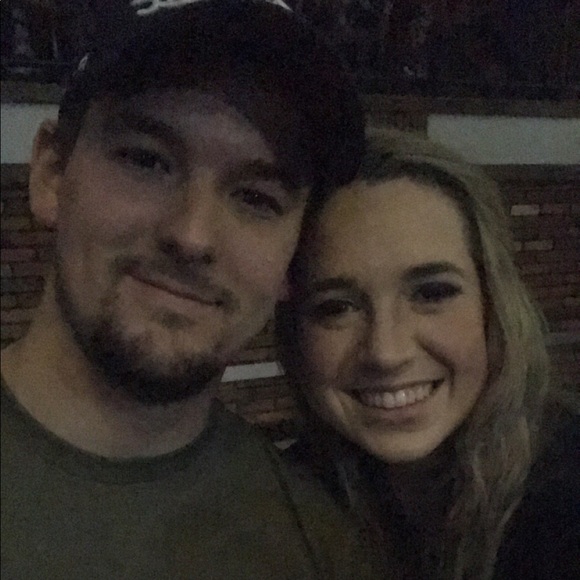 MEET YOUR POSHER - Picture 3 of 7